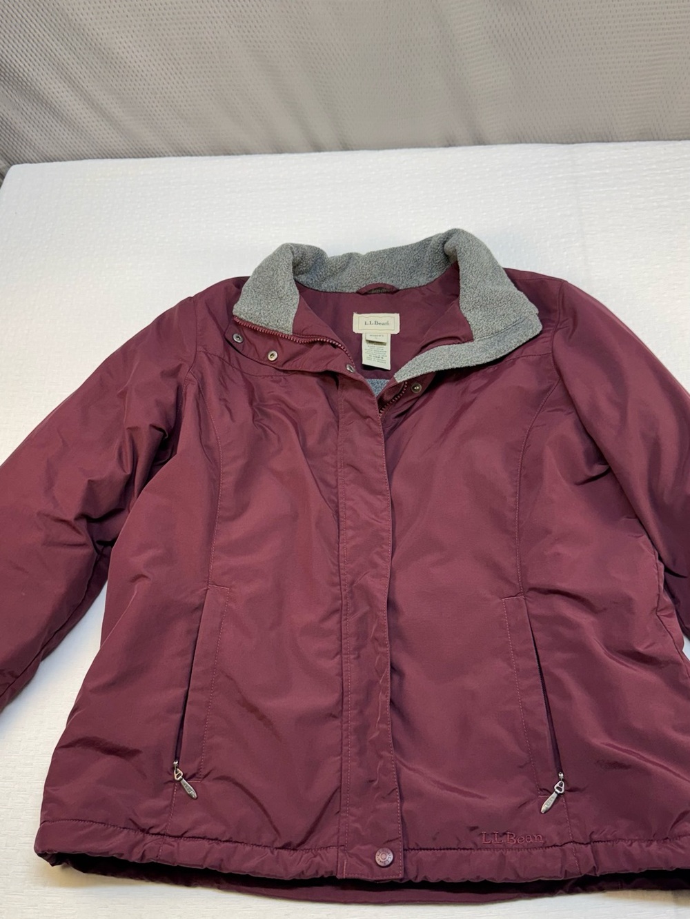 L.L. Bean Women'a burgundy Insulated Jacket